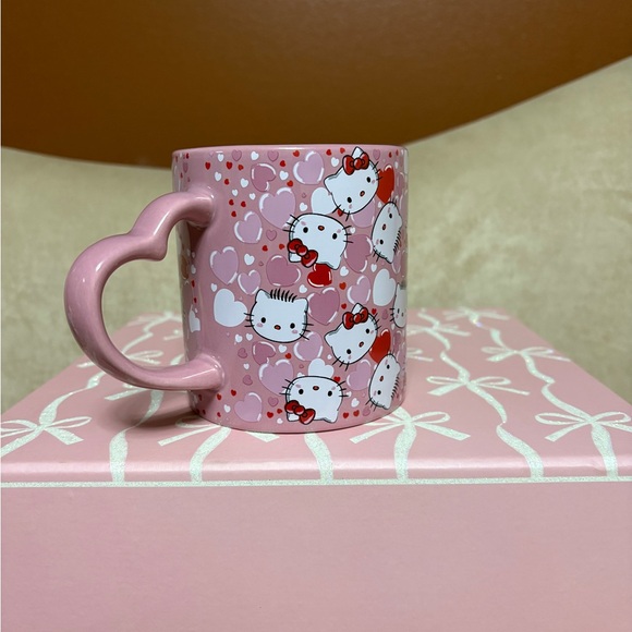 Hello Kitty Pink Heart Handle Mug - Picture 2 of 4